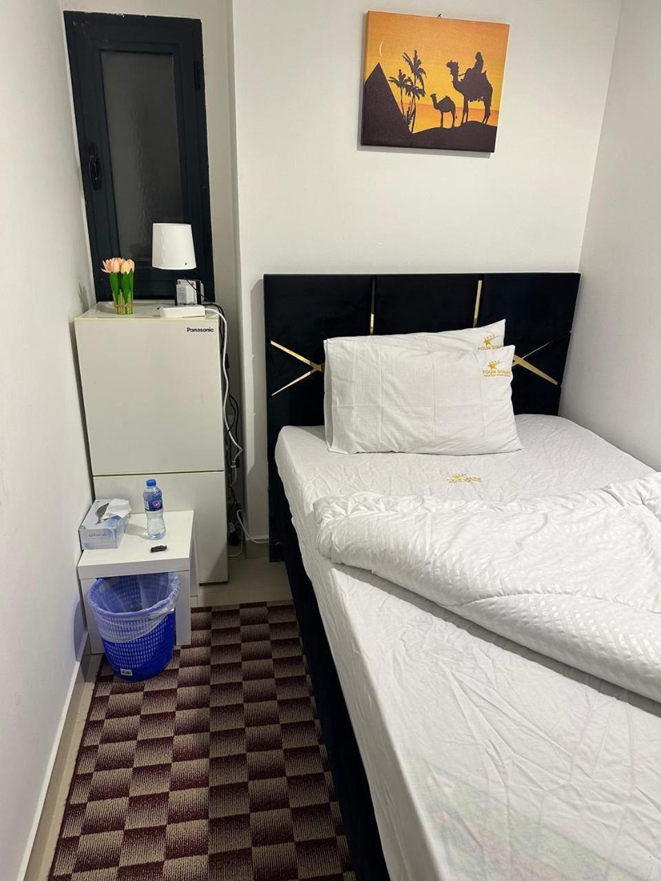 Four Stars Hostel Dubai Exteriör bild