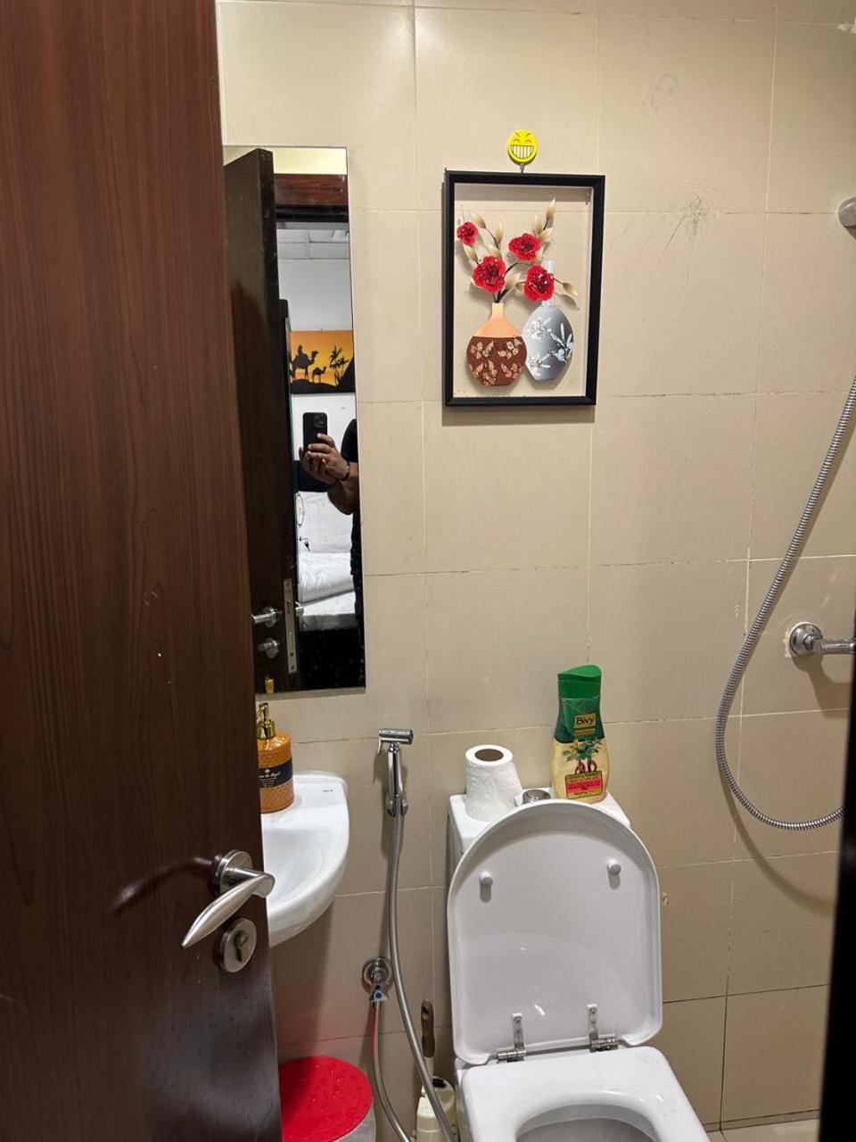 Four Stars Hostel Dubai Exteriör bild