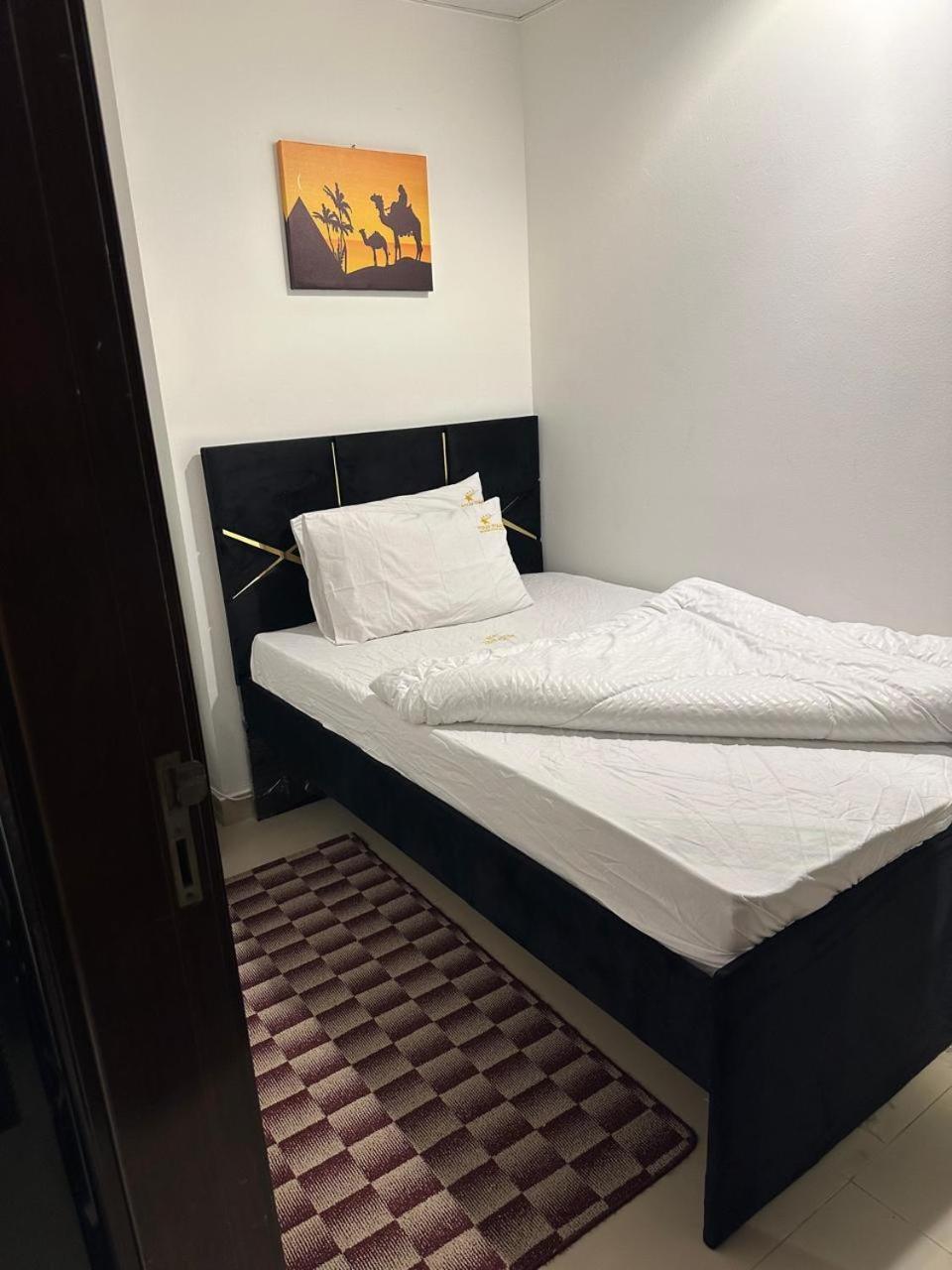 Four Stars Hostel Dubai Exteriör bild