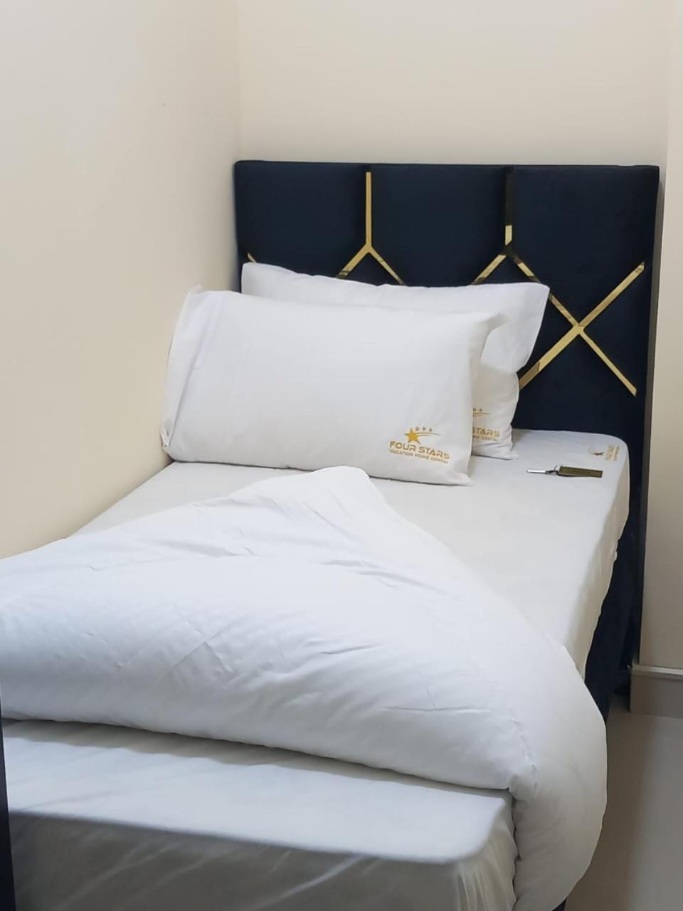 Four Stars Hostel Dubai Exteriör bild